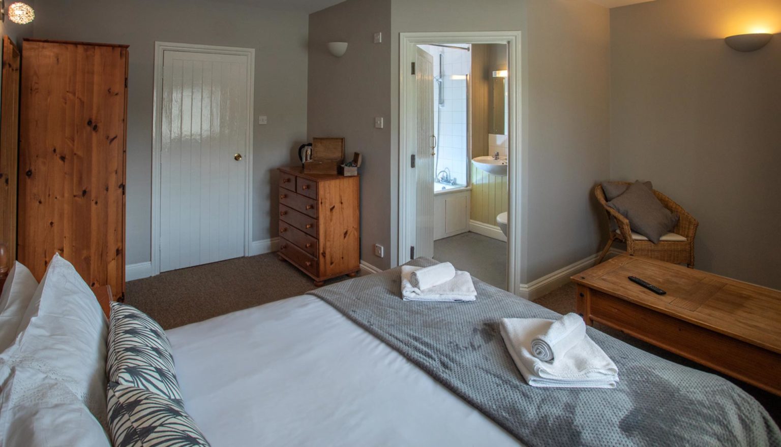 Accommodation - Bucks Head Meonstoke Riverside Country Inn - Meonstoke ...